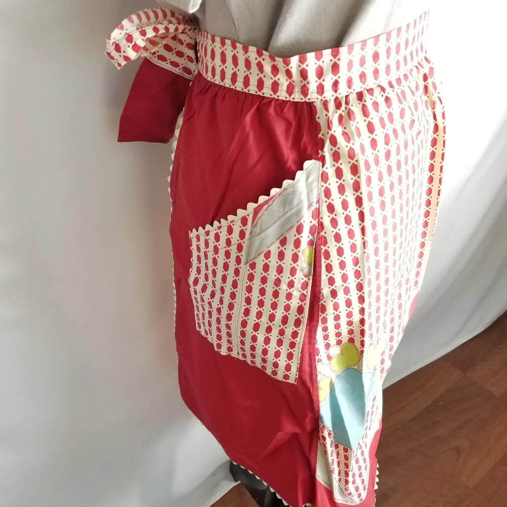 Vintage Red Floral Apron‎ with Pockets